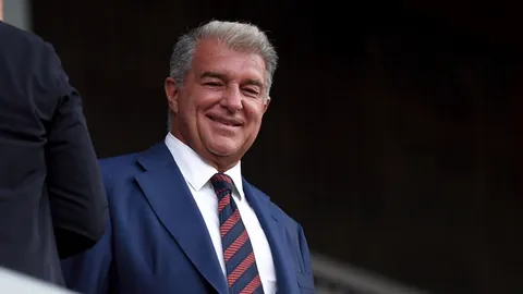 坎塞洛新冠检测呈阳性，C罗呼吁不必过度担忧，疫情话题避而不谈。